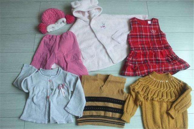 亲戚家孩子“没穿几次的旧衣服”，别都给孩子用！衣服虽好，也有隐患